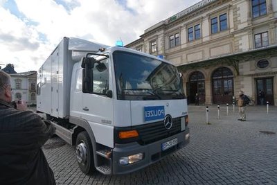 <p>
Die Bundespolizei hatte das Gelände 15.56 Uhr abgeriegelt und Entschärfungsexperten aus Leipzig angefordert.</p>