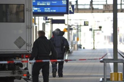 <p>
Weil nicht zweifelsfrei geklärt werden konnte, ob der Inhalt des Rucksacks harmlos ist ...</p>