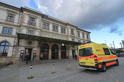 <p>
Sie will anhand von Videoaufnahmen aufklären, wem der Rucksack gehört.</p>