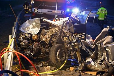 <p>Sein Wagen stieß mit dem entgegenkommenden VW eines 21-Jährigen zusammen.</p>