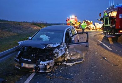 <p>Der Gesamtschaden beträgt 11.000 Euro. Im Folgenden weitere Bilder des Geschehens ...</p>