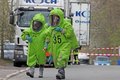 Feuerwehrleute in Schutzausr�stung