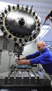CNC-Bearbeitungszentrum Klemmschalen f�r Punktschwei�elektroden