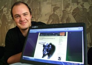 Andreas Tischer pflegt Internetseite von Ebersbrunn