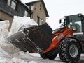 Radlader hieven Schneehaufen