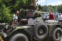 In Posseck dabei war auch der Freund historischer Armeetechnik Jens Eckert aus Adorf mit seinem Ferret-Panzer.