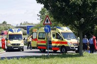 An dieser Stelle nahe der Rastst�tte Auerswalde, wo man nur relativ langsam fahren kann, kam am Montag ein 26-J�hriger ums Leben. Die Sanit�ter konnten ihm nicht mehr helfen. 