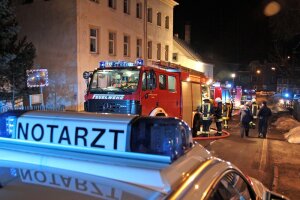 Ein Mehrfamilienhaus in der Augustusburger Straße musste am Dienstagabend wegen eines Brandes evakuiert werden.