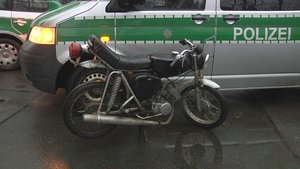 Mit diesem Moped versuchte ein Angetrunkener, sich der Polizeikontrolle zu entziehen.