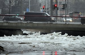 Vor der Br�cke Reichsstra�e stieg der Wasserpegel in kurzer Zeit erheblich an.