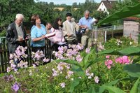 Gartenbesitzer Herbert Martin und Vereinsvorstand Harald K�hne 