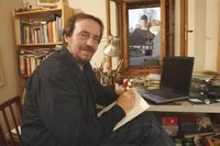 Vom Arbeitszimmer seines denkmalgesch�tzten Hauses aus sieht Thomas Morgenstern direkt auf die Rabensteiner Burg. Die skizziert er auch gern, wenn er mal wieder Zeit zum Zeichnen hat.