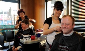 Haareschneiden f�r Nele im McDonalds