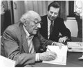 Stefan Heym beim B�cher signieren