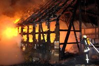 Eine Scheune ist am Samstagfr�h in Altmittweida ein Raub der Flammen geworden.