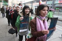 Mit einer Polonaise warben Studenten am Montag f�r die Medientage in Chemnitz.