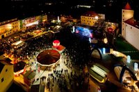 Schlossplatz bei Nacht zum Tag der Sachsen