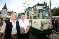 Die Daumen hoch: Die Bier-Elektrische steuerte auch am Jubil�umswochenende durch Plauen.