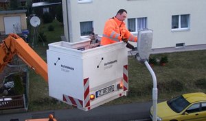 Reinigung von Zwickaus Stra�enlampen