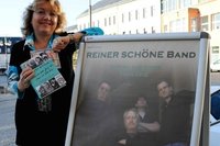 Es ist angerichtet. Margit Werner kennt Reiner Sch�ne pers�nlich und l�dt zum Auftritt des Mimen, S�ngers und Autors f�r Samstag ein. 