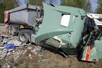 Der Unfall eines mit gut 25 Tonnen Schutt beladenen Lasters hat am Montagfr�h auf der A4 bei Rossau f�r Behinderungen gesorgt. 