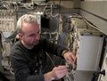 Jens Herrmann wartet die Umsetzer in der Kopfstation Wiesa. Von hier aus werden 259 Haushalte versorgt. 