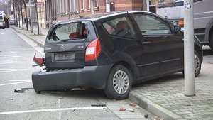 Bei einer Verfolgungsjagd im Zwickauer Land sind am Montag mehrere Fahrzeuge besch�digt worden.