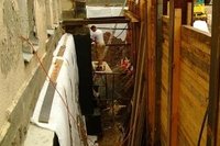 Gut f�nf Meter unter der Sohle der Kirchstra�e laufen die Bauarbeiten zur Trockenlegung des Rathaus-Mauerwerks. 