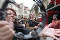 Musik mit mittelalterlichen Instrumenten spielten die Mitglieder des Projektes Wasserguillotine auf Schloss Wolkenburg. 