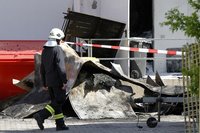 Beim Brand eines M�bellagers an der Crusiussttra�e in Chemnitz ist am Sonntag ein 41-j�hriger Feuerwehrmann ums Leben gekommen. 