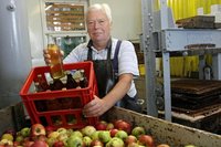 Apfelsaft aus der vereinseigenen Presse