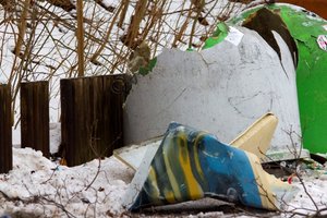 
An einem Containerstandort ist am Wochenende offenbar ein Sprengsatz hochgegangen.  
