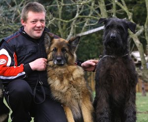 Hundbesitzer Steffen Scheffler mit Hunden