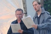 Aus "Faust" lasen Werner Haas (links) und Christian Strohm am Samstag auf der K�chwaldb�hne.  