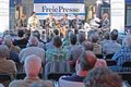 Etwa 170 Chemnitzer haben die Podiumsdiskussion zum Thema Verkehrsplanung in der Stra�enbahn-Werkstatt der CVAG verfolgt. 