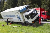 Ein Laster ist am Dienstag auf der Verbindungsstra�e Scheibenberg-Elterlein verungl�ckt.