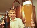 Steffen Gro�er mit Erlabrunner Wei�bier