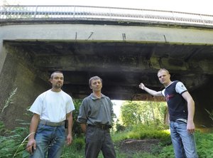 Eisenbahnfreunde unter der Eisenbeton-Rahmenbr�cke