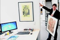 Bernd Weise zwischen Galerie-B�ro und Ausstellungsraum. Am 26. August zeigt der Kunsth�ndler seine n�chste Ausstellung. 
