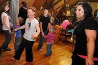 M�rchentag in der Universitas Go�berg. Mit Spiel und Tanz wurden die Kinder in einem Workshop auf den B�hnenauftritt vorbereitet.