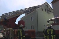 In diesem Haus hat es am Samstag gebrannt. Eine Katze hatte eine Kerze umgesto�en.