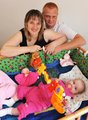 Isabelle Schneider und Marcel Mittelbach mit Tochter Lindsay