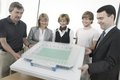Trainer Gerd Sch�dlich, GGG-Chefin Simone Kalew, OB Barbara Ludwig, Spieler Benjamin F�rster und CFC-Vorstandschef Mathias H�nel begutachten das Stadion-Modell.