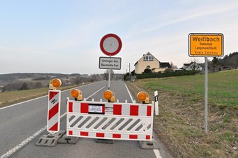 Bauverzug auf Bundesstraße 93: Vollsperrung in Weißbach bis Mitte Juli verlängert - Die Sperrung Bundesstraße 93 in Weißbach ist um einen Monat verlängert worden.