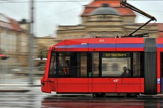 Züge des Chemnitzer Modells fahren bereits heute nach Stollberg. Für den weiteren Ausbau des Streckennetzes werden aber neue Spezial-Fahrzeuge benötigt. Ob die pünktlich geliefert werden, ist mehr als fraglich.