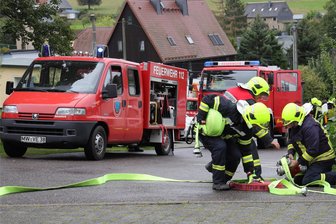 Einsatzübung: Im Ortsteil Stein wird der Ernstfall geprobt - Test für den Ernstfall: Feuerwehrübung an der Kurzzeitpflege im Königshain-Wiederauer Ortsteil Stein.