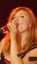 Freemix und Freunde verzaubern Fans -
<p class="artikelinhalt">Frontfrau Cindy Weinhold trug unter anderem Songs von Amy Winehouse vor.</p>