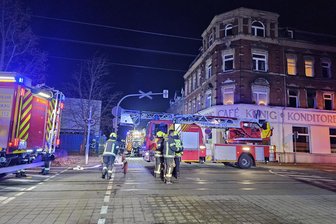 Großeinsatz für die Feuerwehr in Zwickau am Donnerstagabend: Brand in Wohnung über dem ehemaligen Café König - Vom Brand betroffen ist das Gebäude, in dem sich das Café König befunden hat.