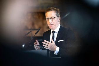 IW-Chef Hüther für andere Verteilung der Arbeitszeit - Es gehe nicht um mehr Arbeitszeit, sagt Hüther. (Archivbild)