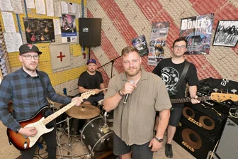 „Jetzt wissen wir, was wir wollen“: Zwickauer Band Enero geht nach Tour zum Neustart 2026 ins Studio - Die Bandmitglieder von Enero sind keine Newcomer mehr: Christopher Reißmann, Michael Nötzold, Christian Nötzold und Kevin Weidauer (v. l.).